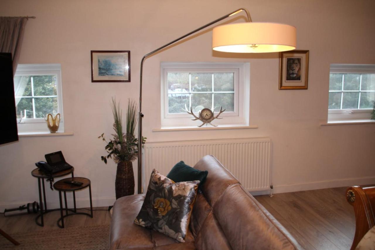 House 1905 - Self Catering Serviced Apartment Tidworth Екстериор снимка