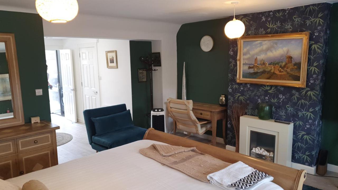 House 1905 - Self Catering Serviced Apartment Tidworth Екстериор снимка