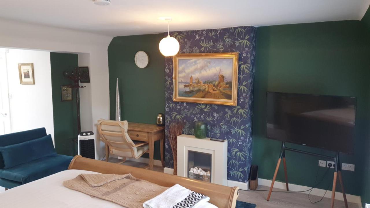 House 1905 - Self Catering Serviced Apartment Tidworth Екстериор снимка