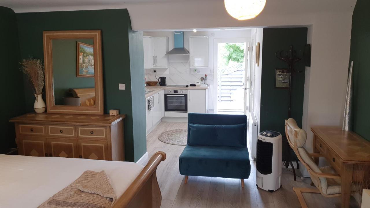 House 1905 - Self Catering Serviced Apartment Tidworth Екстериор снимка