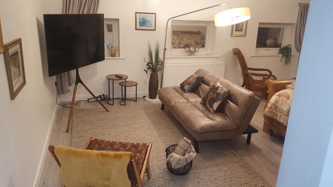 House 1905 - Self Catering Serviced Apartment Tidworth Екстериор снимка
