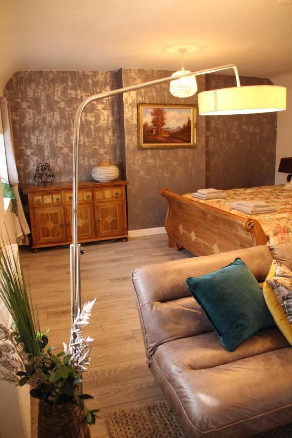 House 1905 - Self Catering Serviced Apartment Tidworth Екстериор снимка