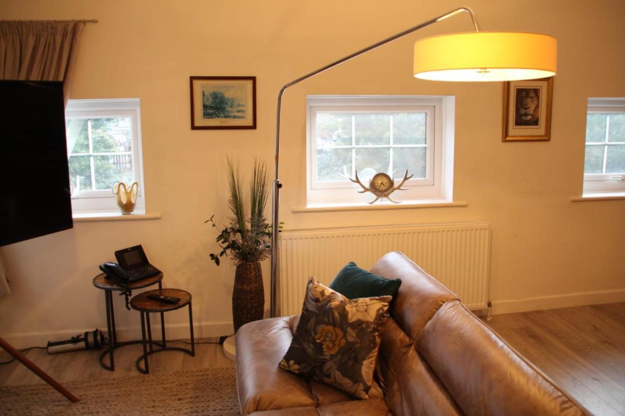 House 1905 - Self Catering Serviced Apartment Tidworth Екстериор снимка