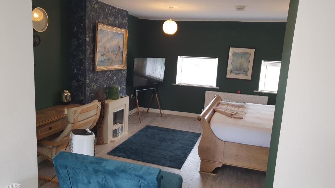 House 1905 - Self Catering Serviced Apartment Tidworth Екстериор снимка