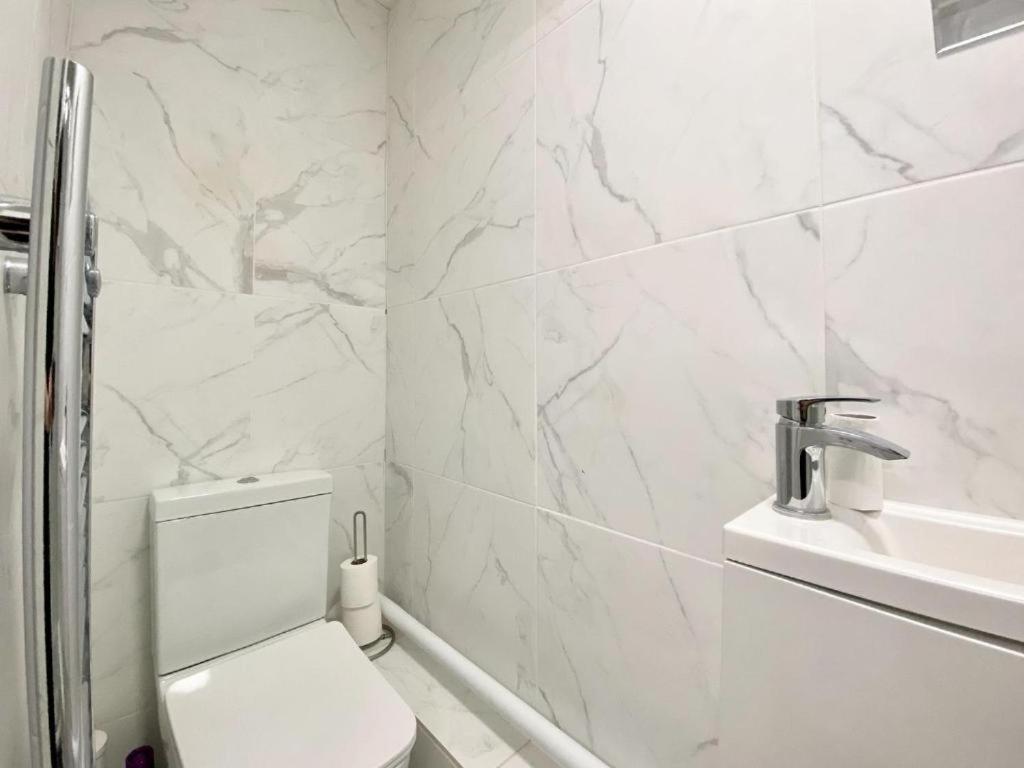 House 1905 - Self Catering Serviced Apartment Tidworth Екстериор снимка