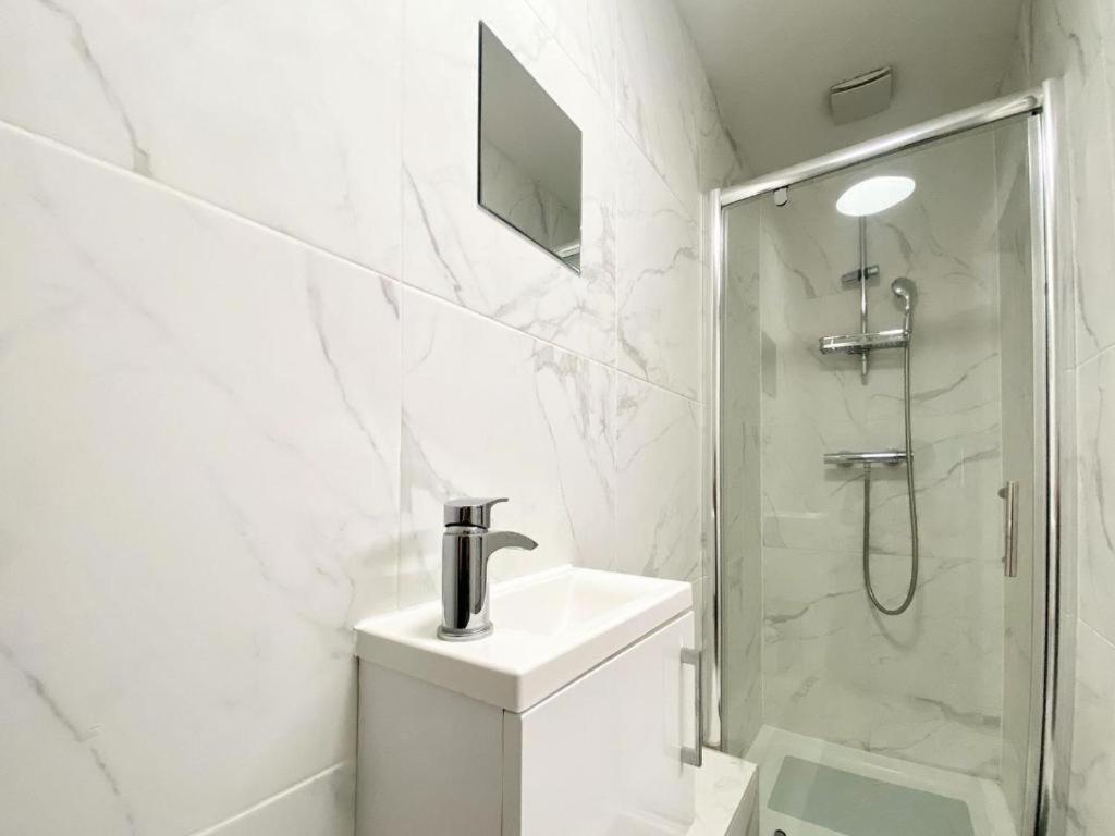 House 1905 - Self Catering Serviced Apartment Tidworth Екстериор снимка