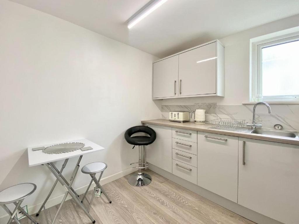 House 1905 - Self Catering Serviced Apartment Tidworth Екстериор снимка