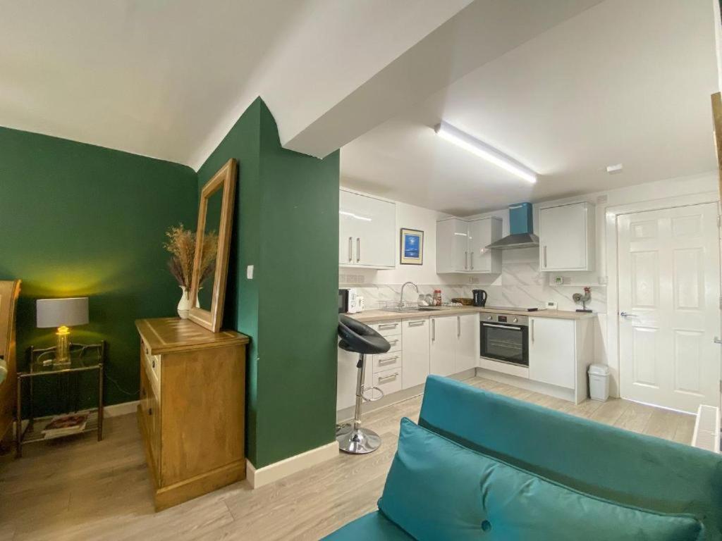 House 1905 - Self Catering Serviced Apartment Tidworth Екстериор снимка