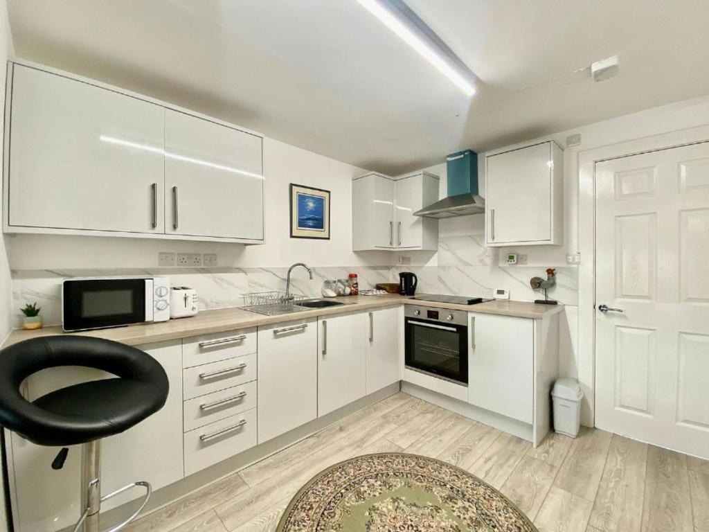House 1905 - Self Catering Serviced Apartment Tidworth Екстериор снимка
