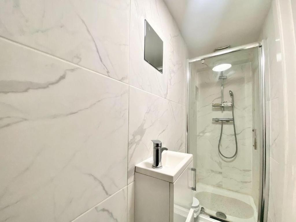 House 1905 - Self Catering Serviced Apartment Tidworth Екстериор снимка