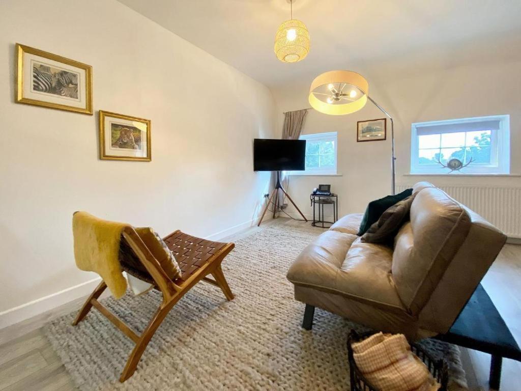 House 1905 - Self Catering Serviced Apartment Tidworth Екстериор снимка